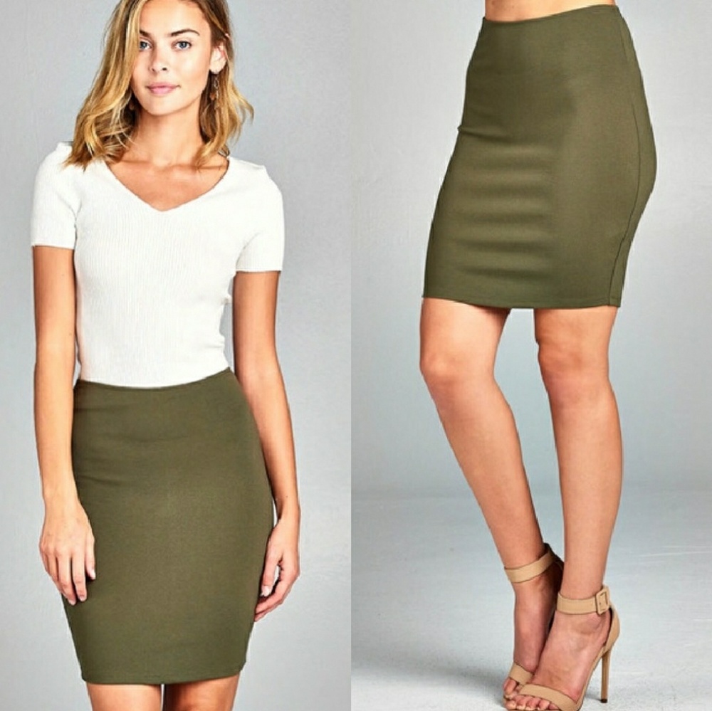 🍸HOST PICK Olive Skirt🍸